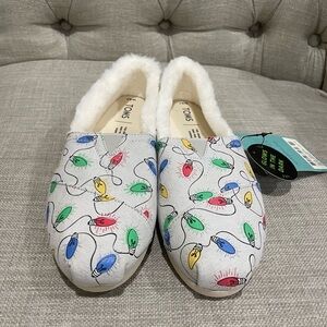 Toms glacier grey glow lights print with faux fur slip on flats size 6.5
